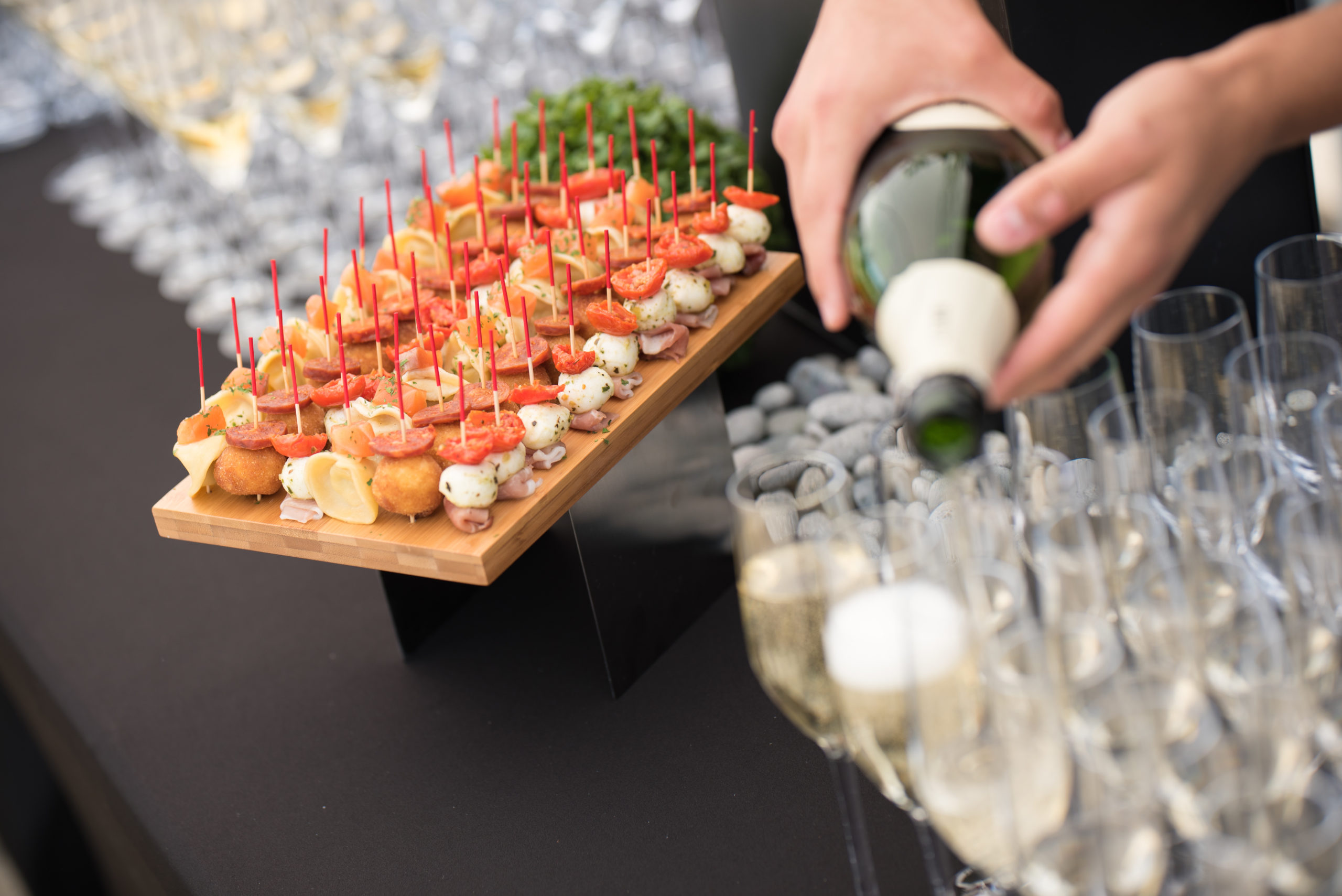 Traiteur, vin d'honneur Traiteur-vin-d'honneur-cocktail-aperitif-mariage-salle-reception-domaine-cassan-04