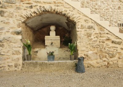 Fontaine-en-pierre-provence-04-idée-photos-mariage